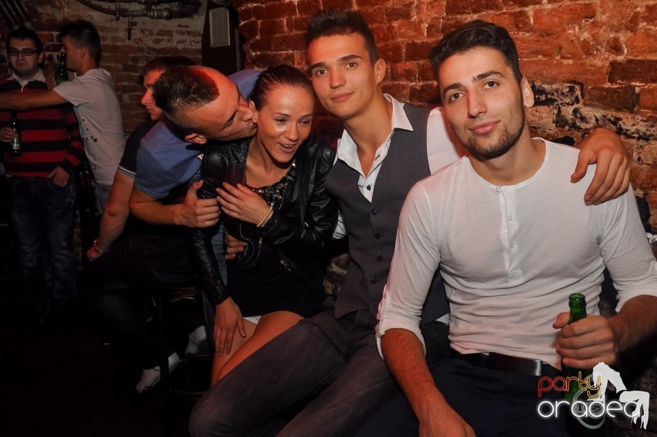 Retro Party în Club Escape, 