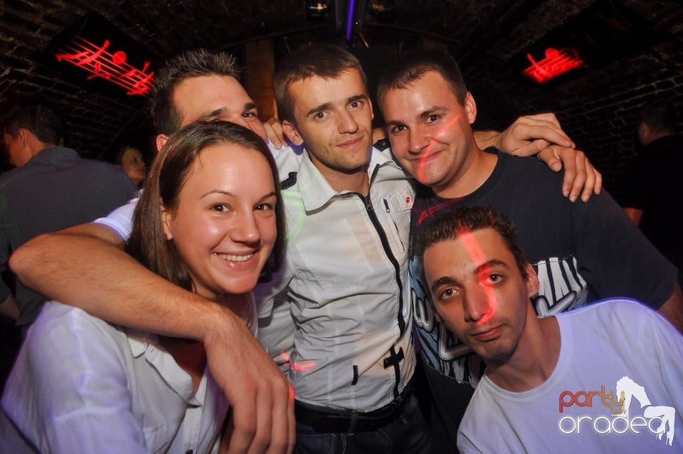 Retro Party în Club Escape, 