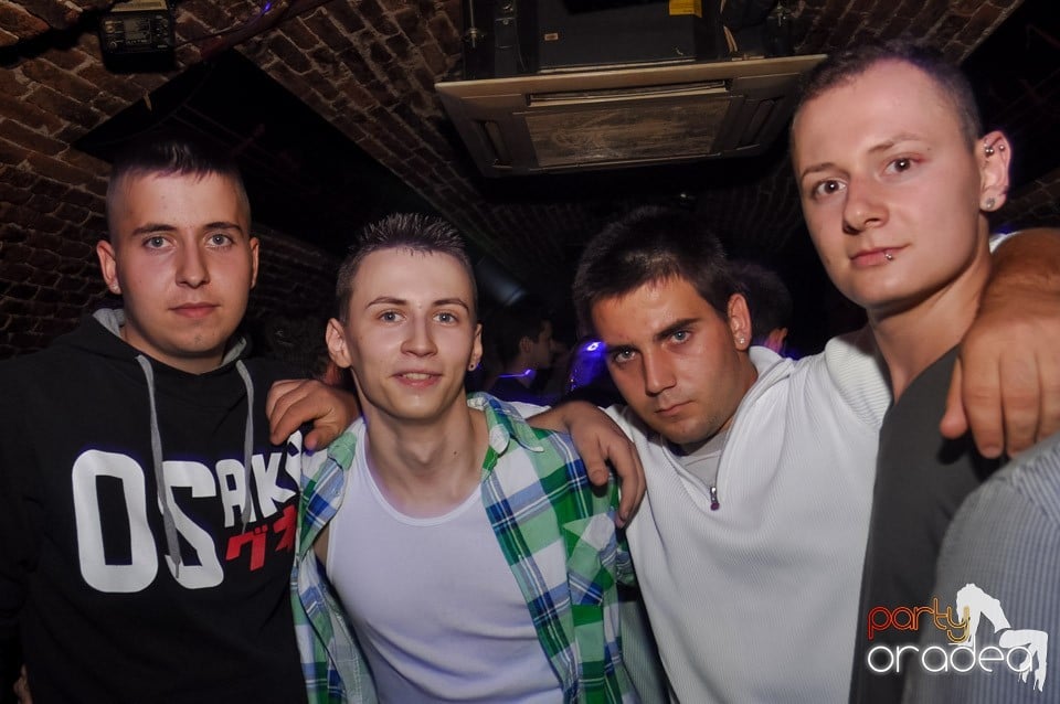 Retro Party în Club Escape, 