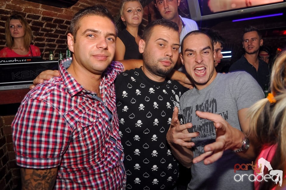 Retro Party în Club Escape, 