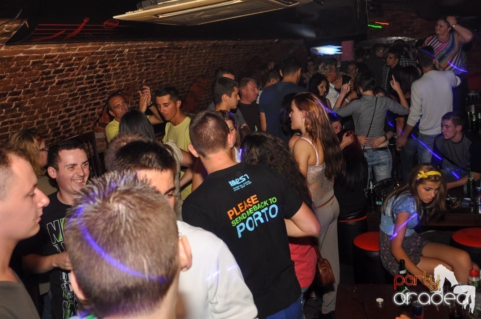 Retro Party în Club Escape, 