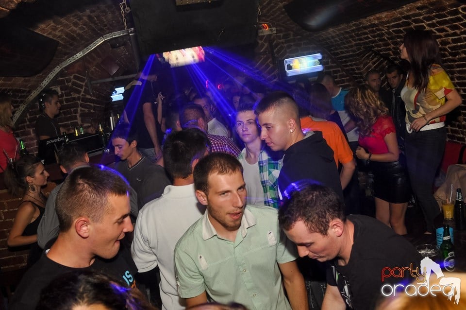 Retro Party în Club Escape, 