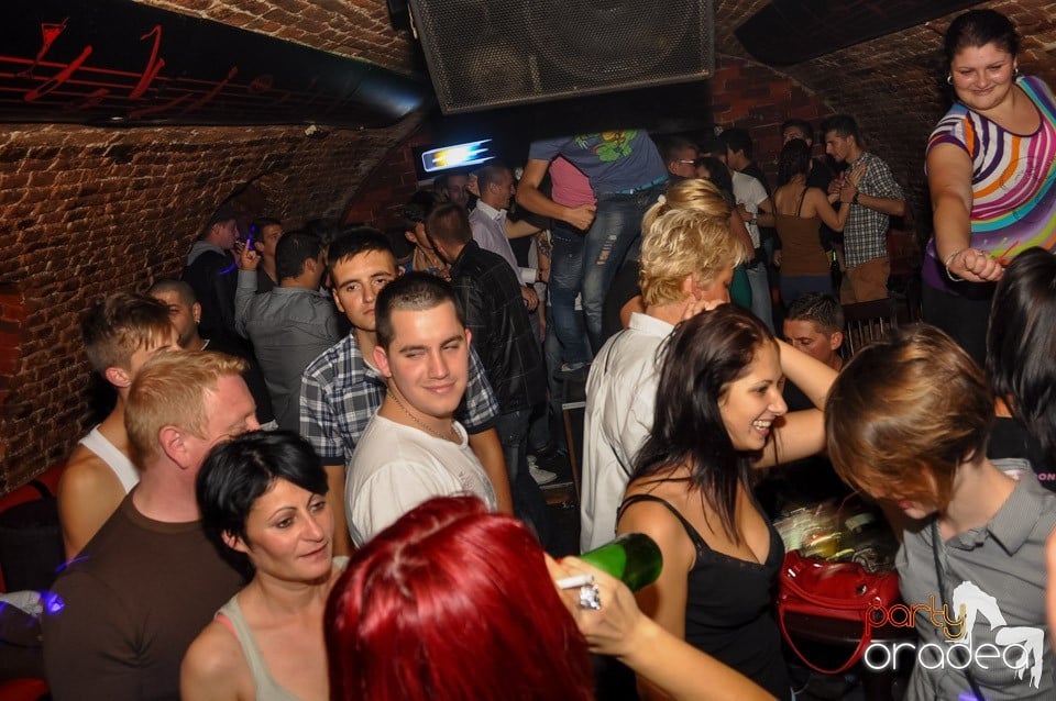 Retro Party în Club Escape, 