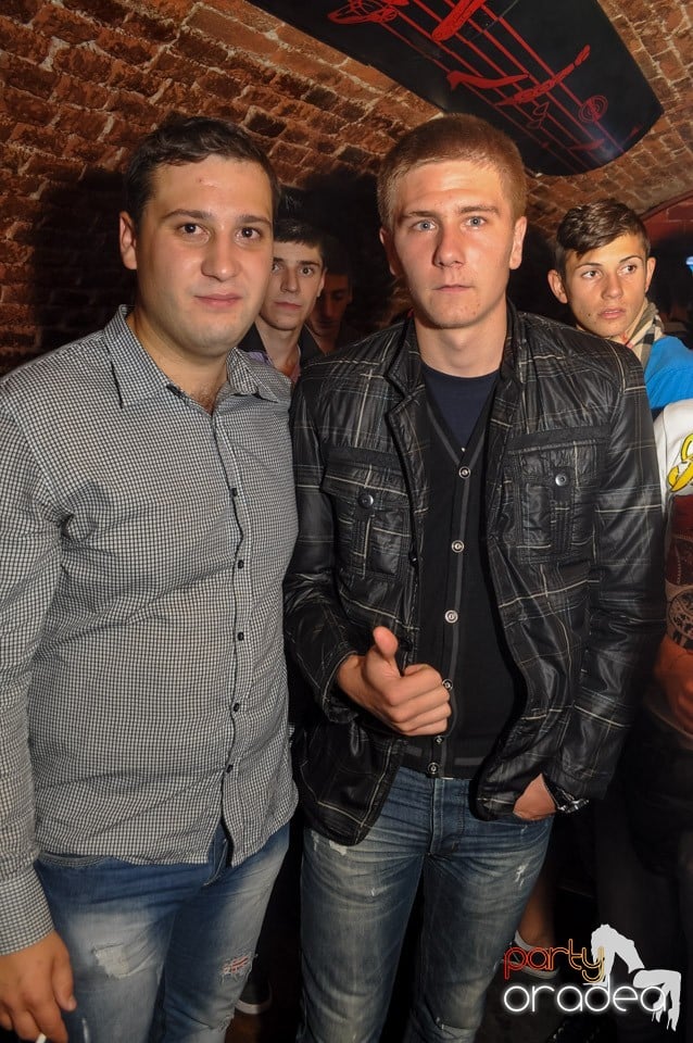 Retro Party în Club Escape, 