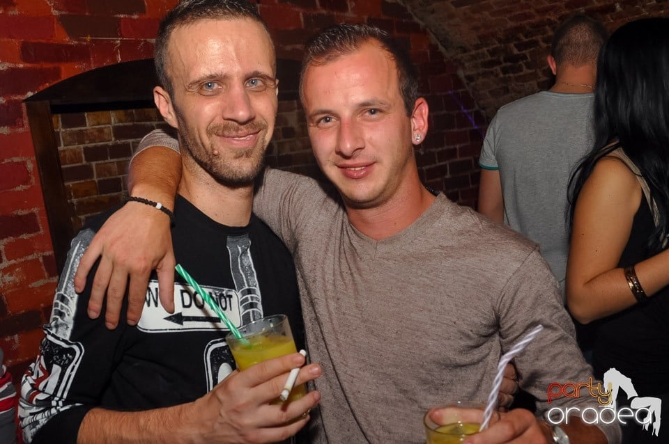 Retro Party în Club Escape, 