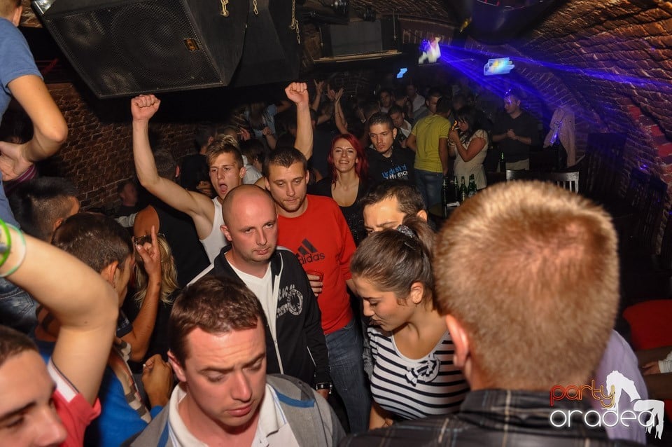 Retro Party în Club Escape, 