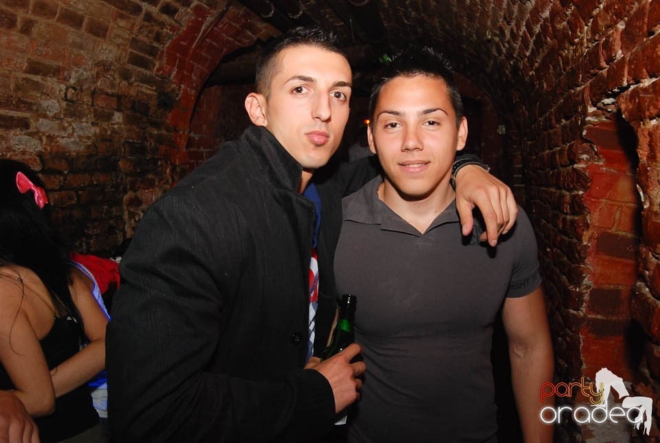 Retro Party în Club Escape, 