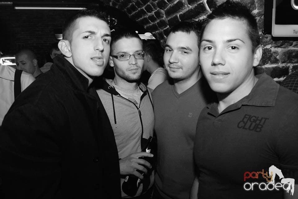 Retro Party în Club Escape, 