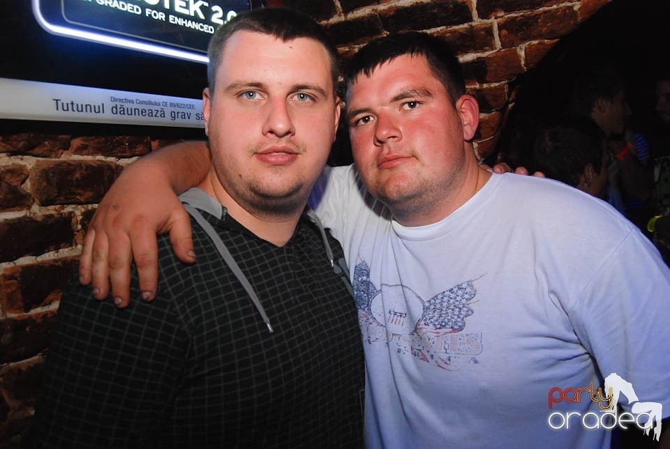 Retro Party în Club Escape, 