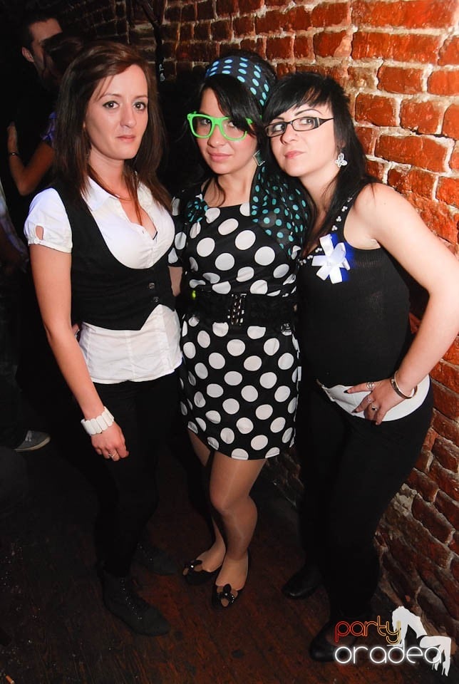 Retro Party în Club Escape, 