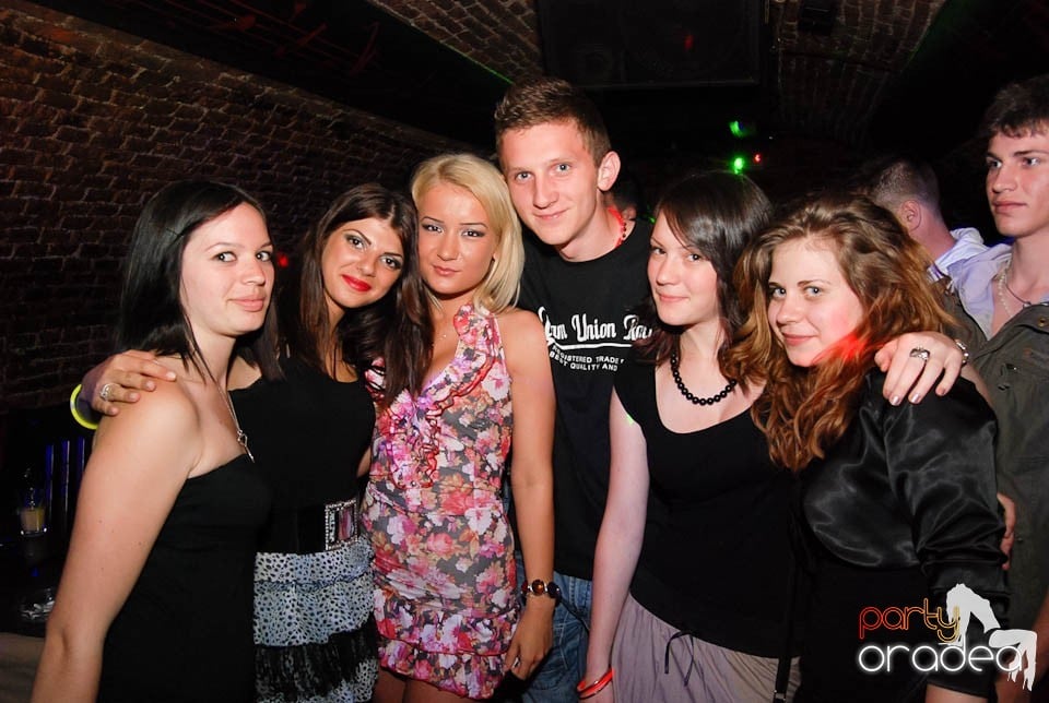 Retro Party în Club Escape, 