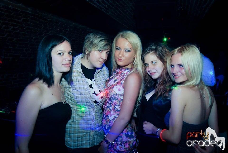 Retro Party în Club Escape, 