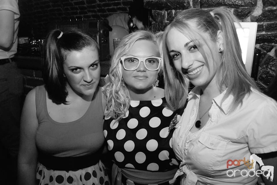 Retro Party în Club Escape, 