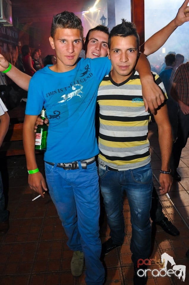 Retro Party în Disco Faház,