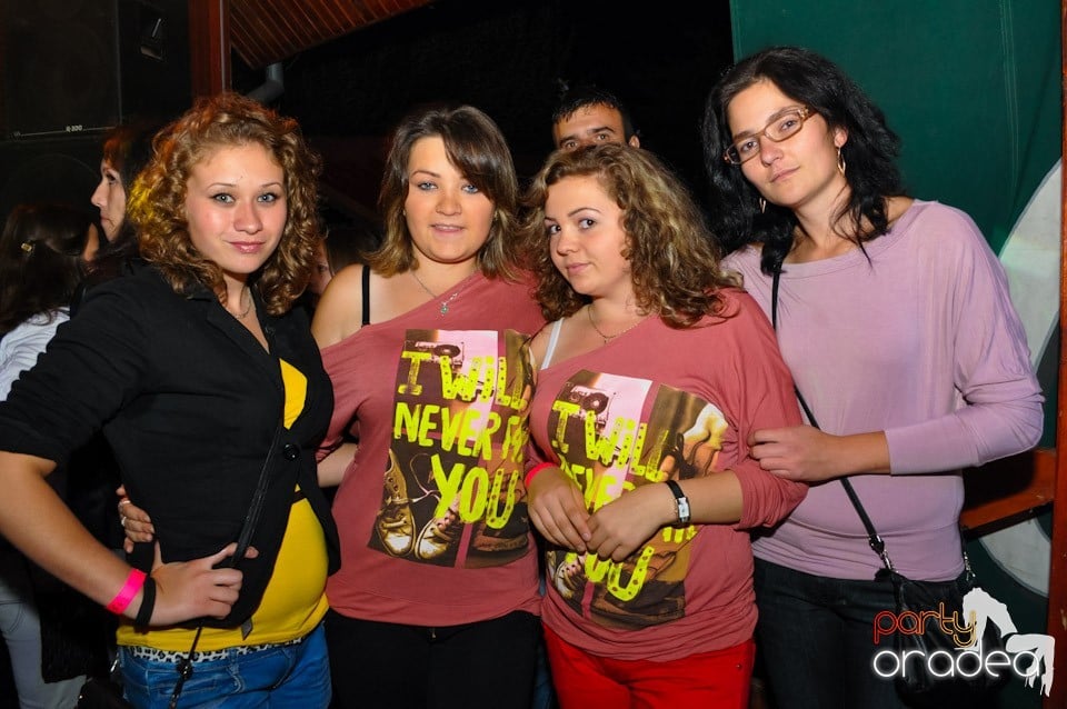 Retro Party în Disco Faház,