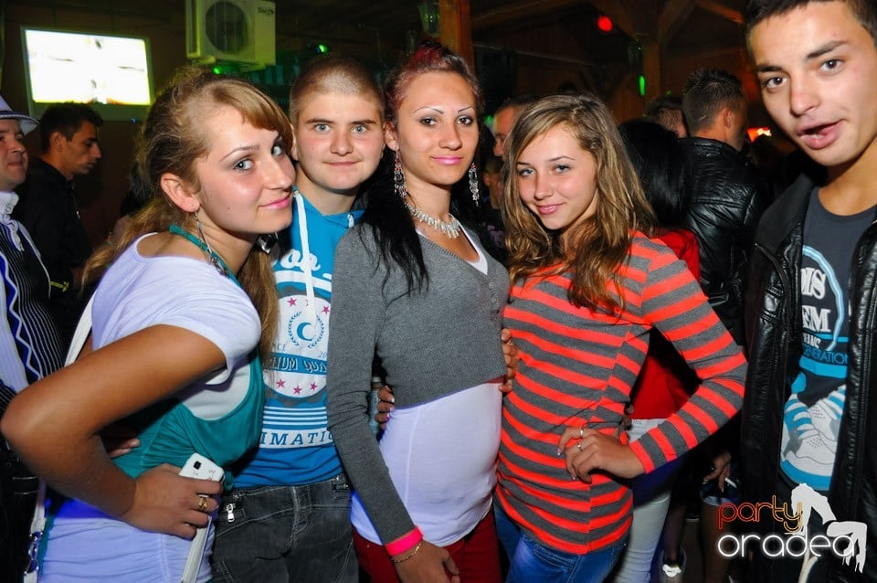 Retro Party în Disco Faház,