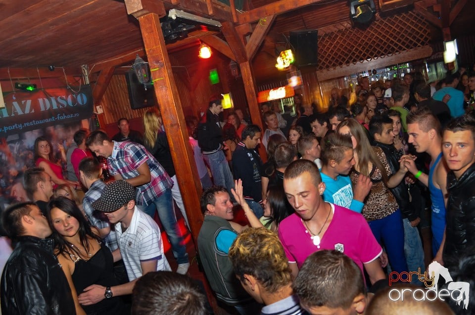 Retro Party în Disco Faház,