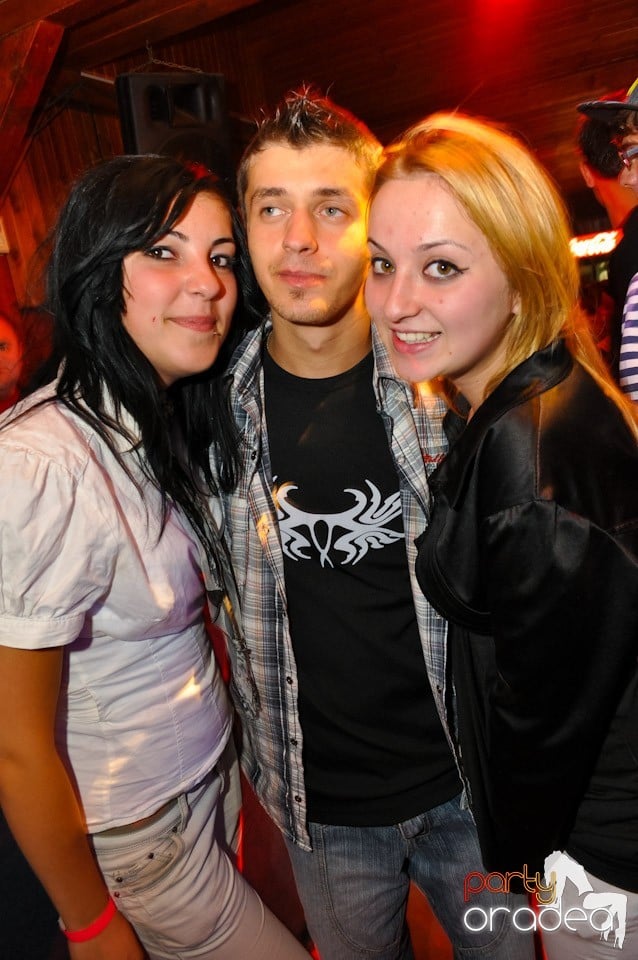 Retro Party în Disco Faház,