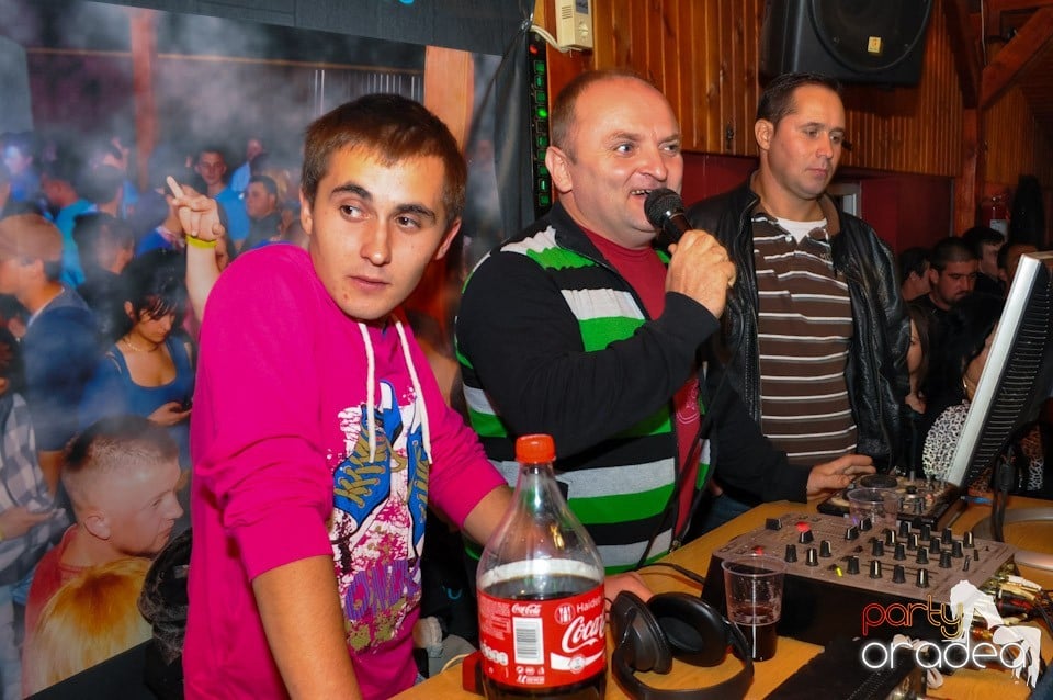 Retro Party în Disco Faház,