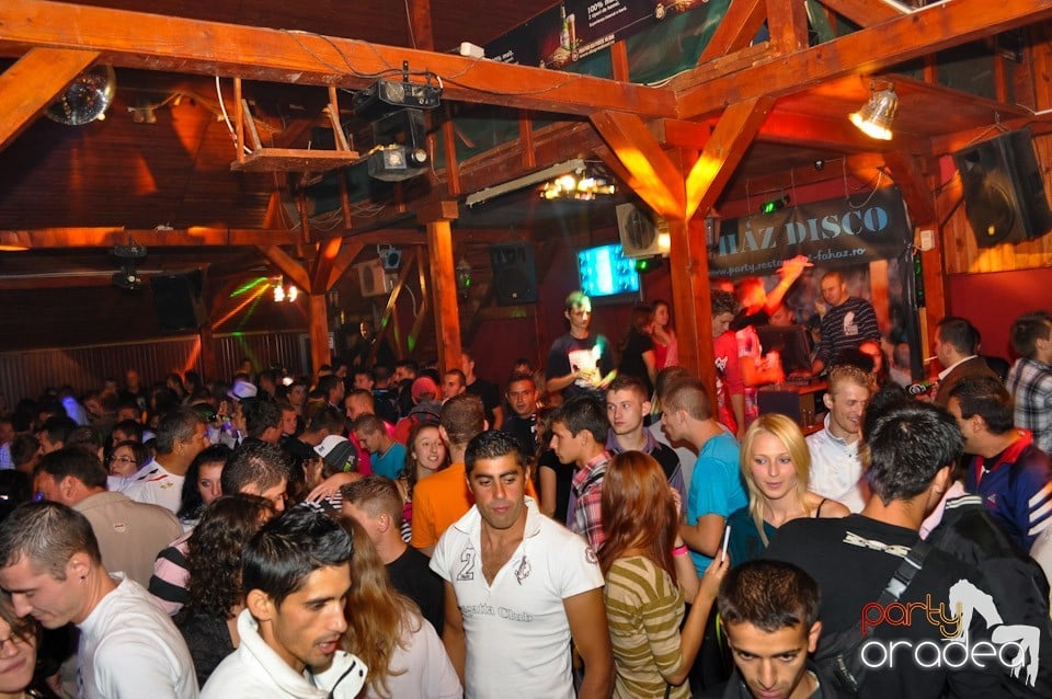 Retro Party în Disco Faház,
