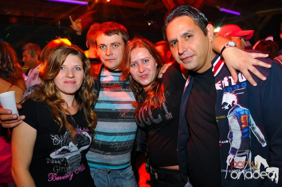 Retro Party în Disco Faház,