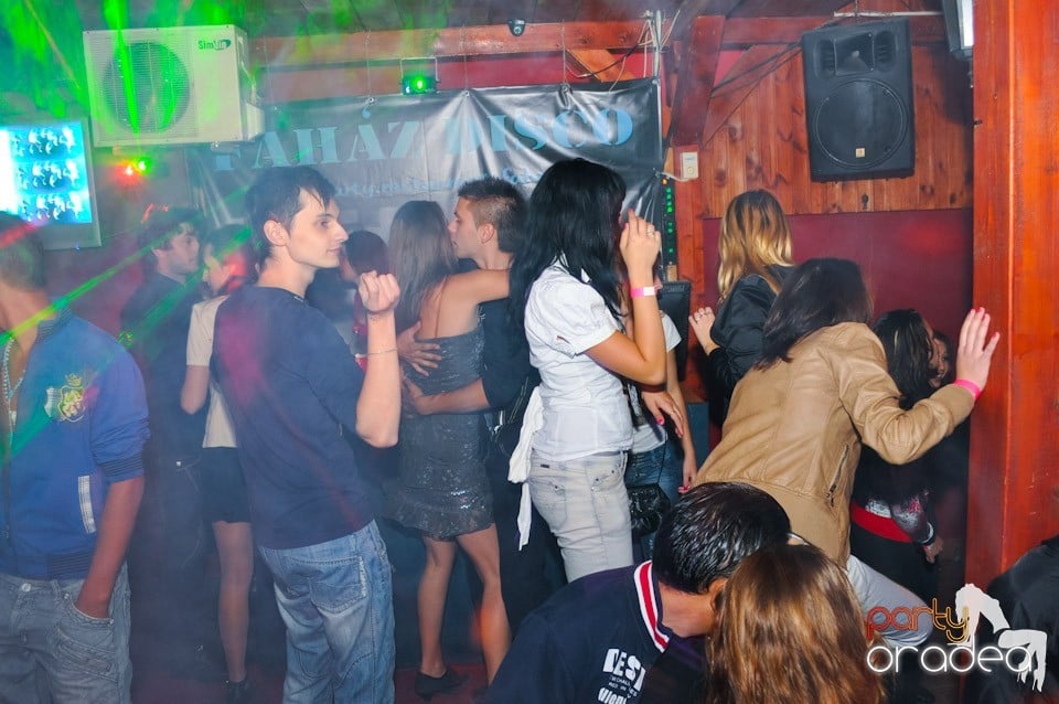 Retro Party în Disco Faház,