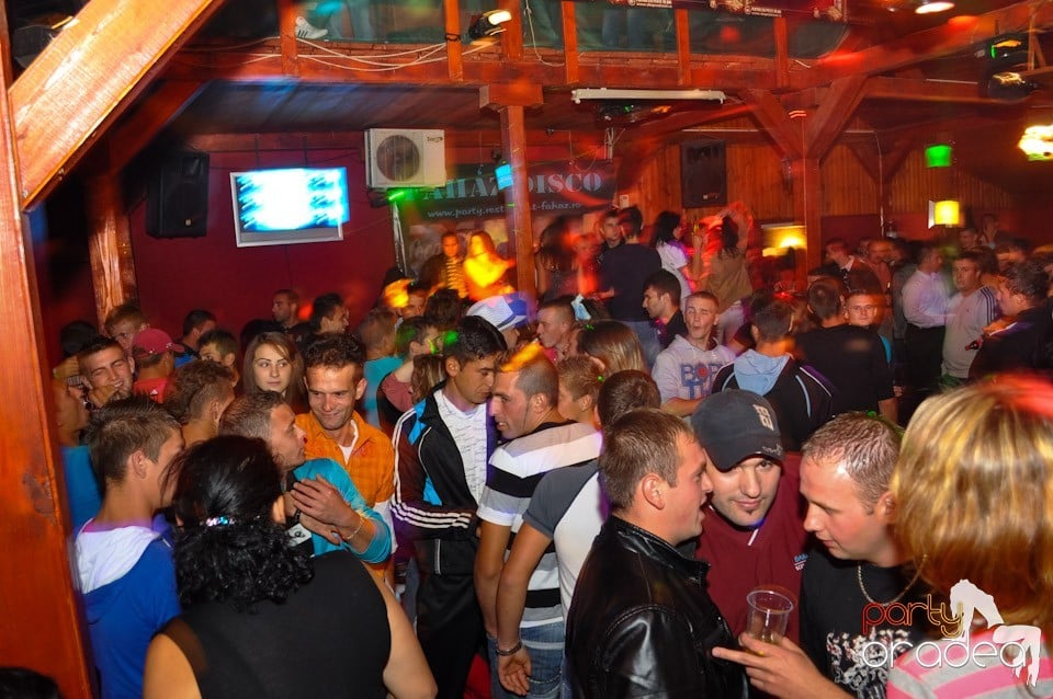 Retro Party în Disco Faház,