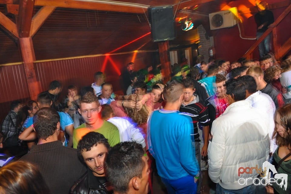 Retro Party în Disco Faház,