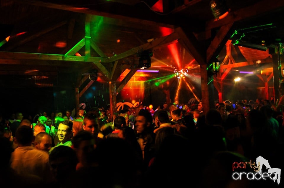Retro Party în Disco Faház,