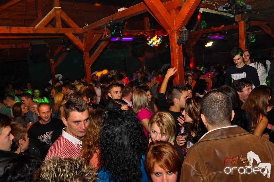 Retro Party în Disco Faház,