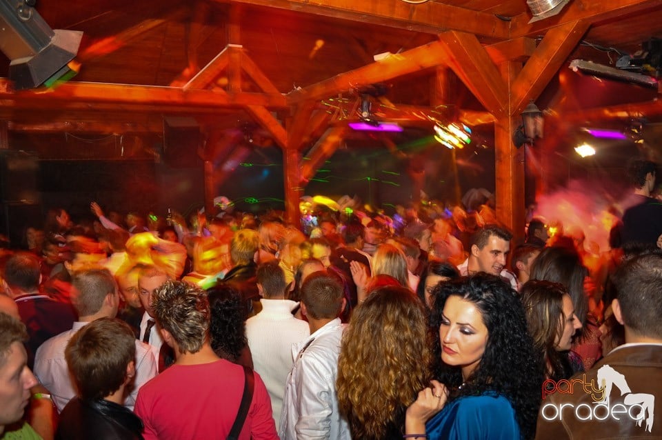 Retro Party în Disco Faház,