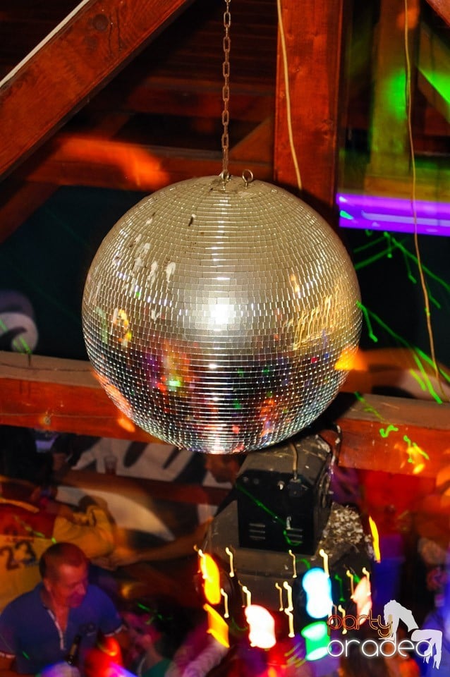 Retro Party în Disco Faház,