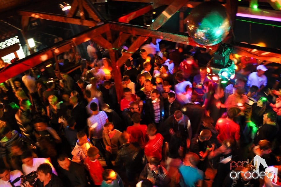 Retro Party în Disco Faház,