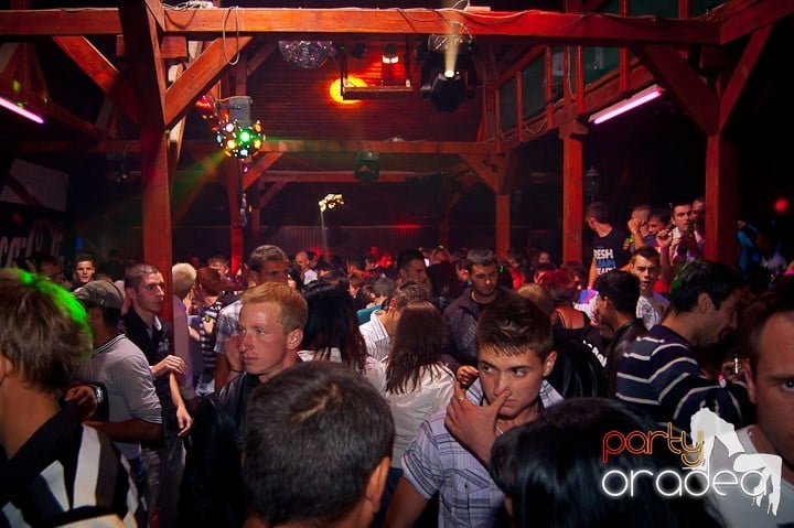 Retro Party în Disco Faház,