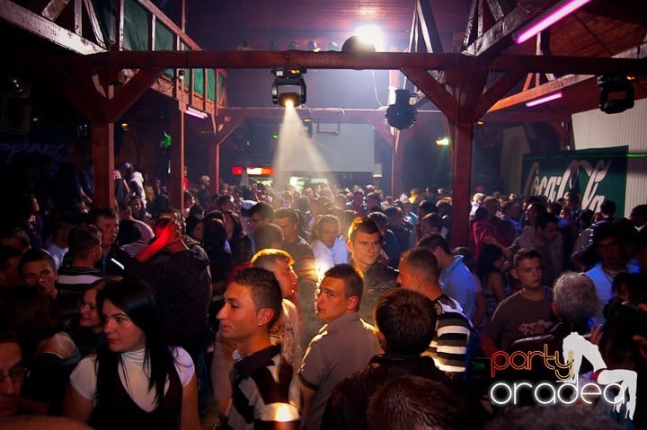 Retro Party în Disco Faház,