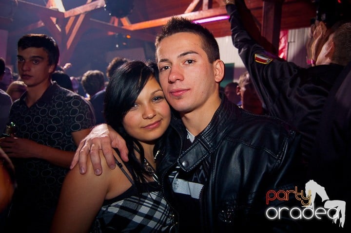Retro Party în Disco Faház,
