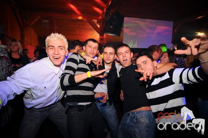 Retro Party în Disco Faház,