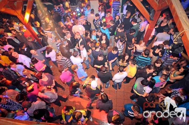 Retro Party în Disco Faház,