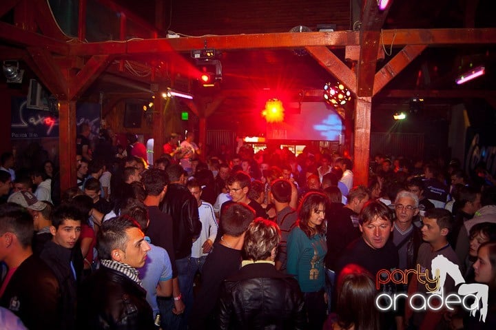 Retro Party în Disco Faház,