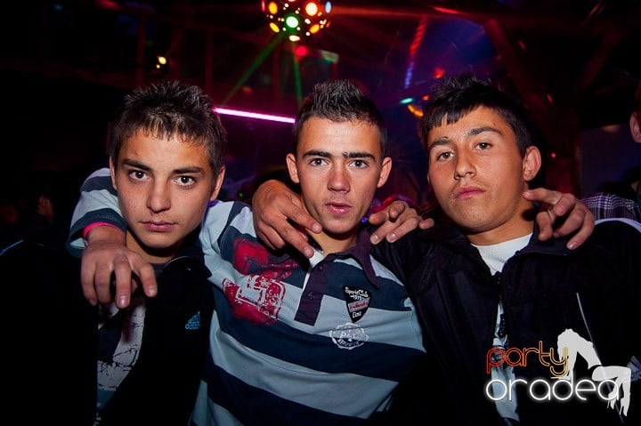 Retro Party în Disco Faház,