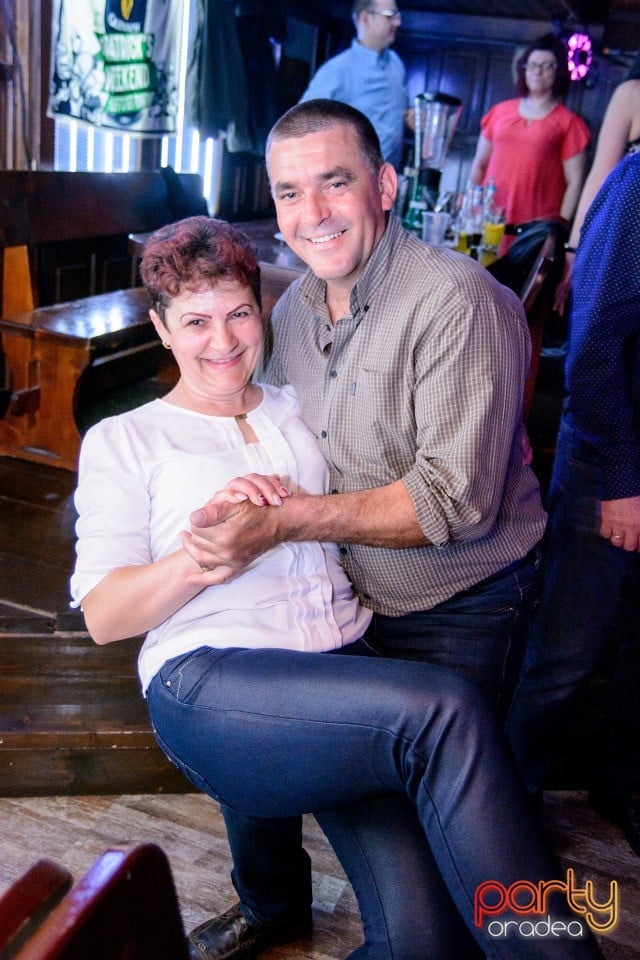 Retro Party, Queen's Music Pub
