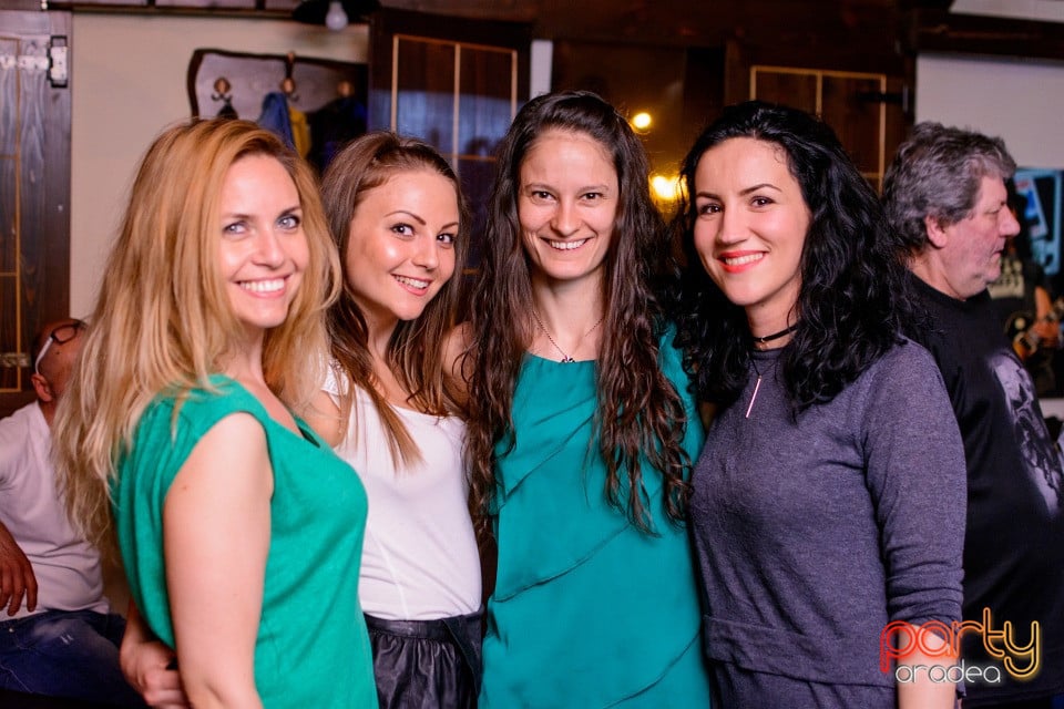 Retro Party, Queen's Music Pub