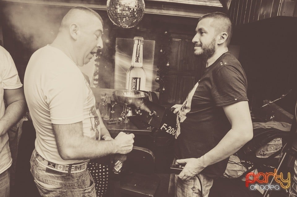 Retro Party, Queen's Music Pub