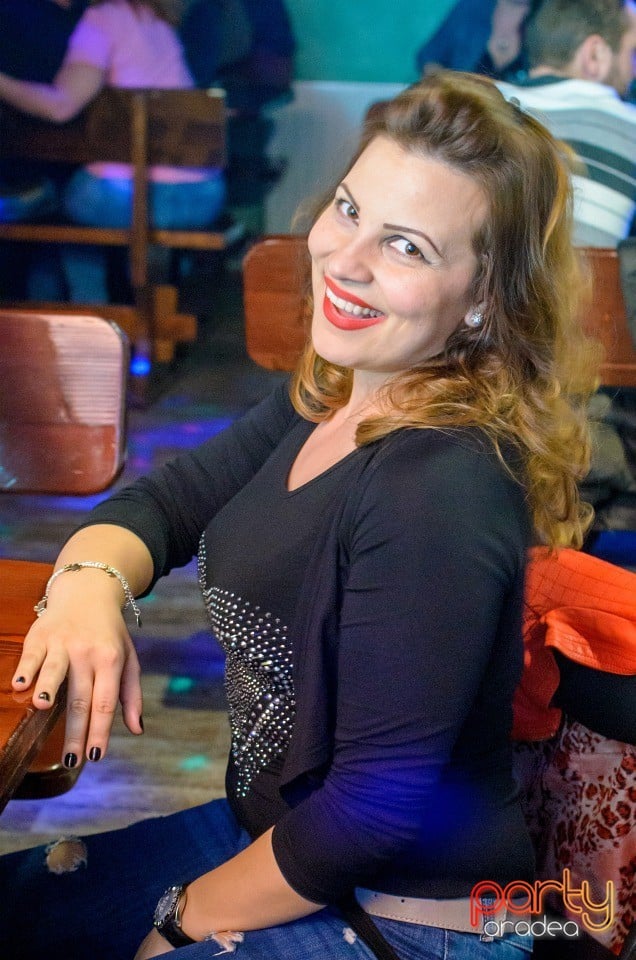 Retro Valentine's Day, Queen's Music Pub