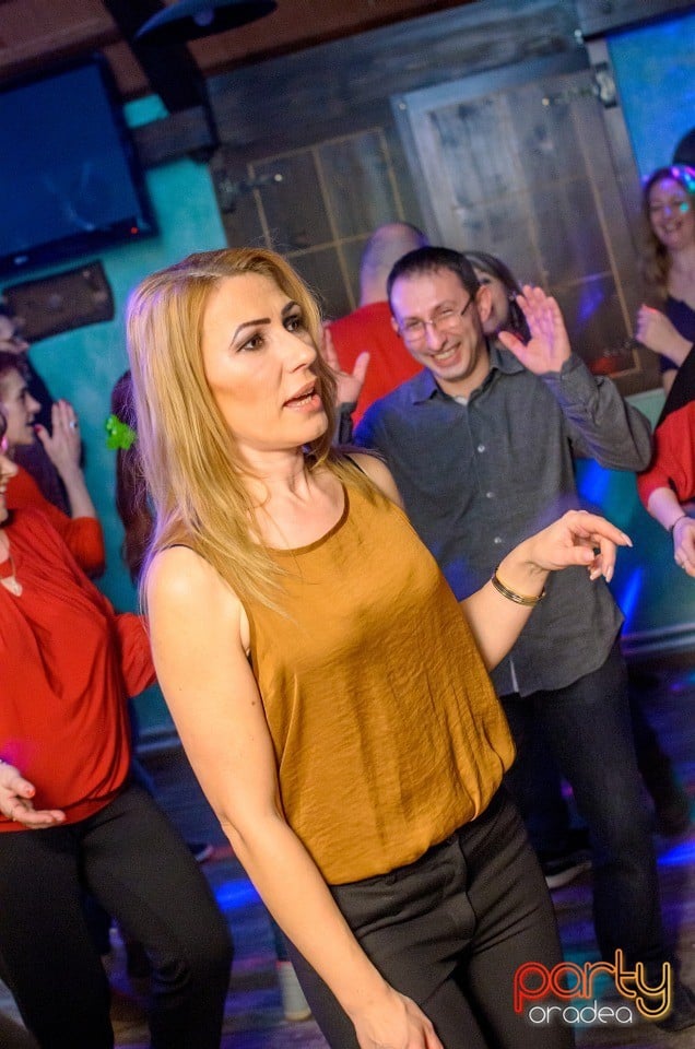 Retro Valentine's Day, Queen's Music Pub