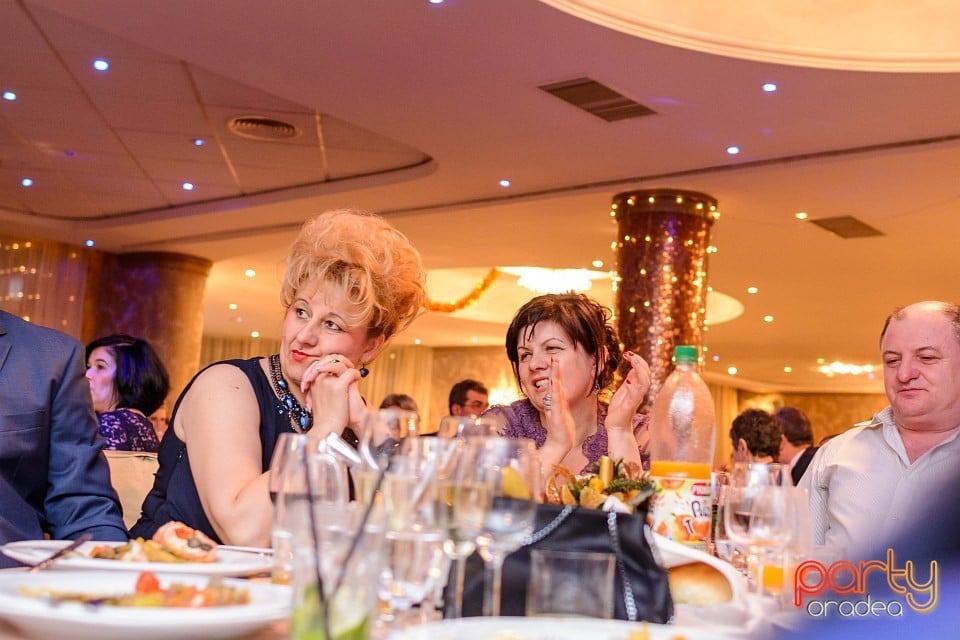 Revelion în Hotel Internaţional, Hotel Internaţional