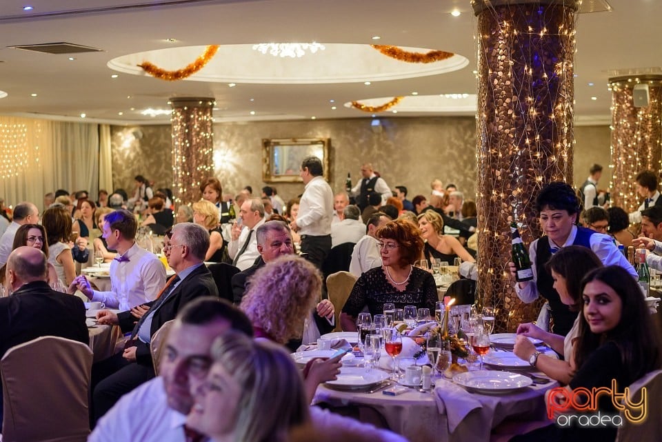 Revelion în Hotel Internaţional, Hotel Internaţional