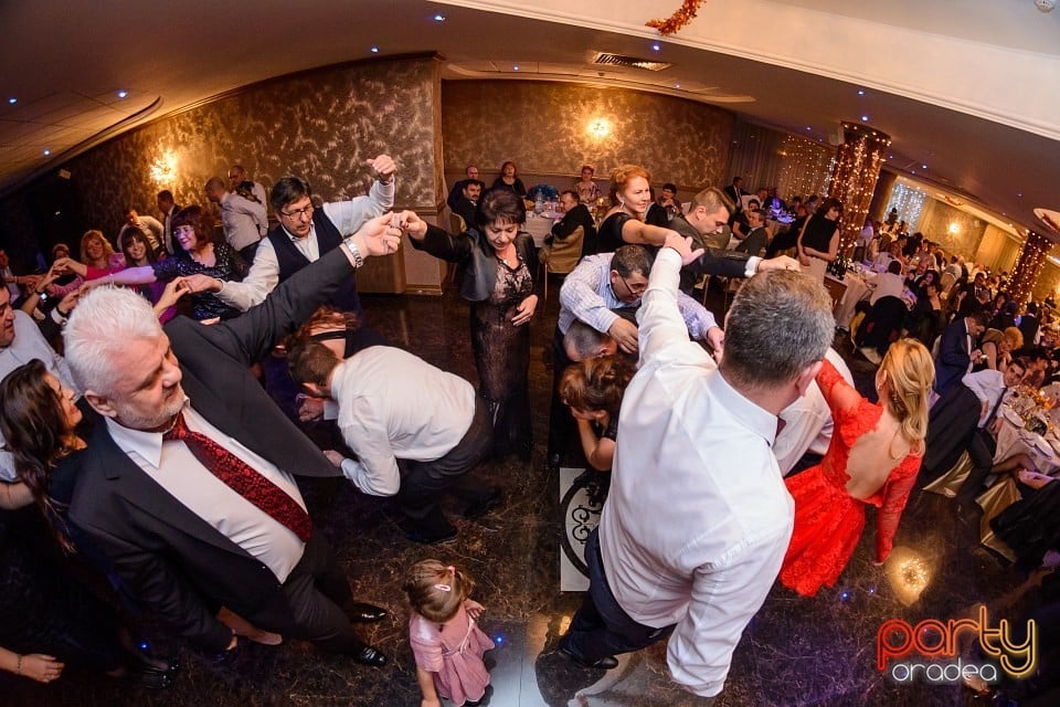 Revelion în Hotel Internaţional, Hotel Internaţional