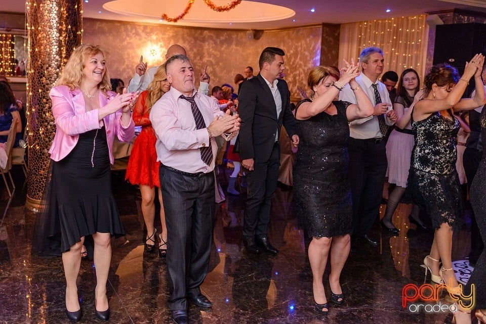 Revelion în Hotel Internaţional, Hotel Internaţional