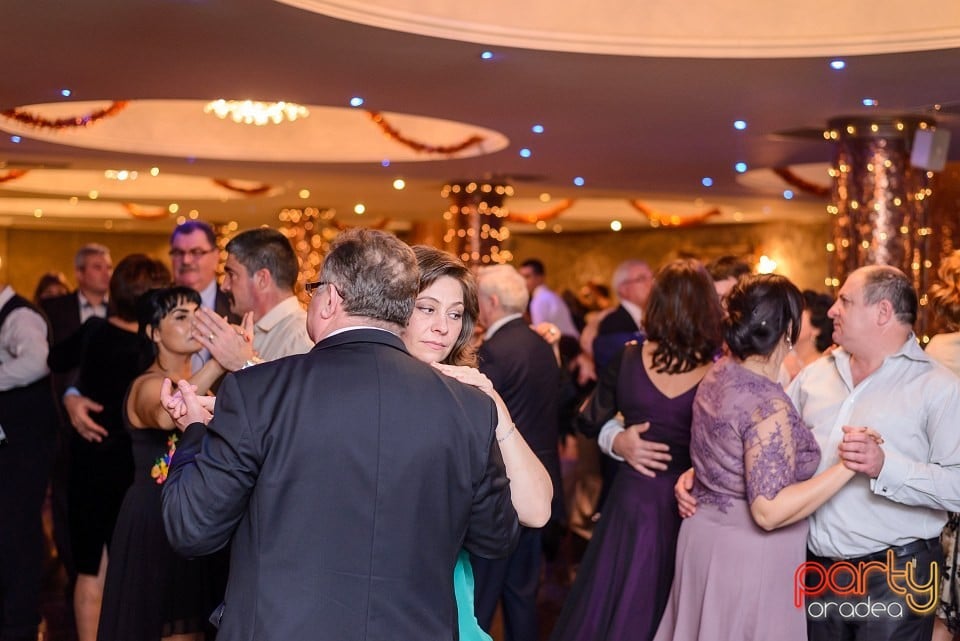 Revelion în Hotel Internaţional, Hotel Internaţional